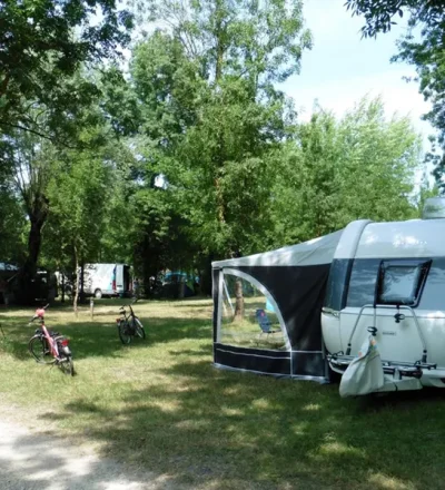 emplacement-camping-caravaning-marais-poitevin-camping-le-lidon-venise-verte