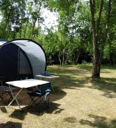 emplacement-ombrage-camping-caravaning-marais-poitevin-camping-le-lidon-venise-verte